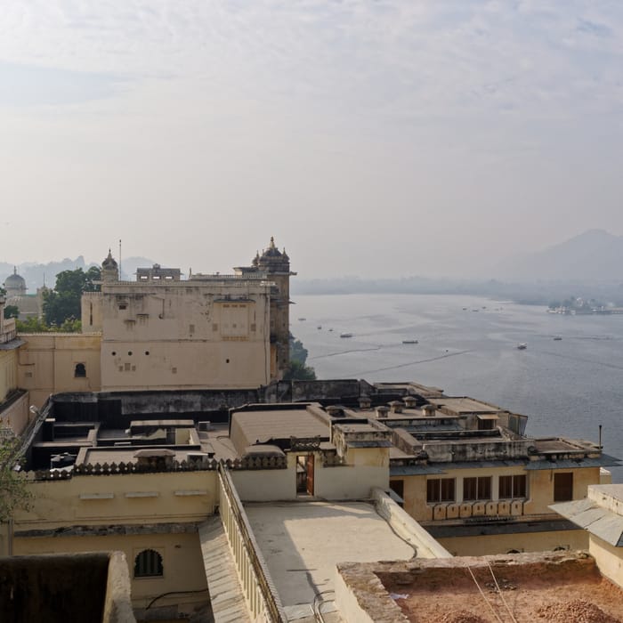 Lake Pichola and the City Palace at Udaipur in Rajasthan